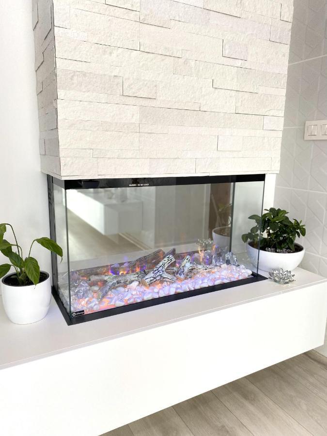 Die Eleganz - Apartment Near The City Center With Free Parking 브라티슬라바 외부 사진